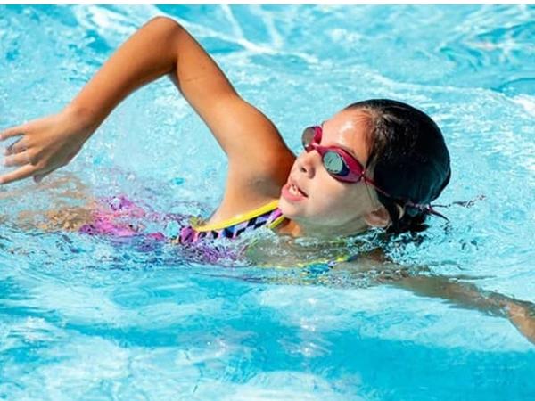 Bơi lội giúp giữ dáng ở tuổi năm mươi