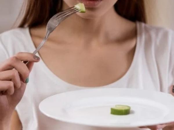 Sụt cân nhanh chóng và không rõ nguyên nhân là triệu chứng của hội chứng chán ăn