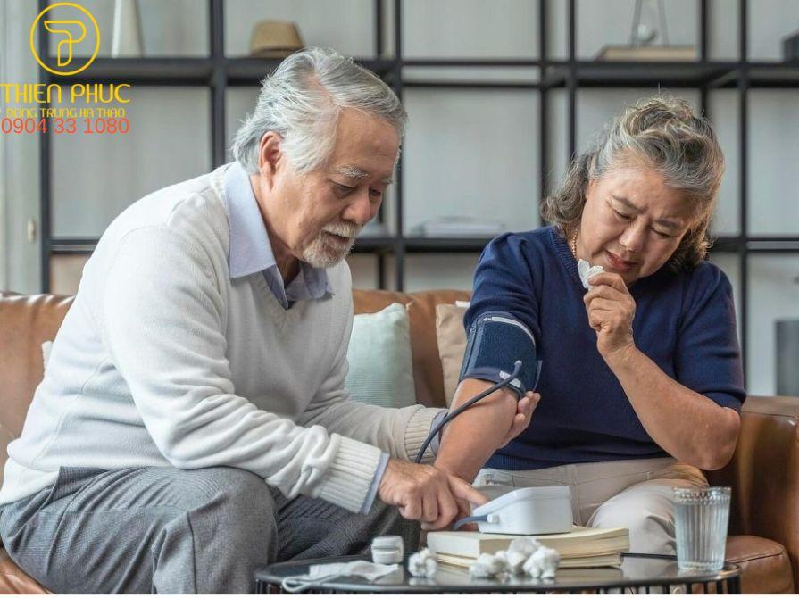 Khi mắc cao huyết áp, sức khỏe người già có thể suy giảm nhanh chóng